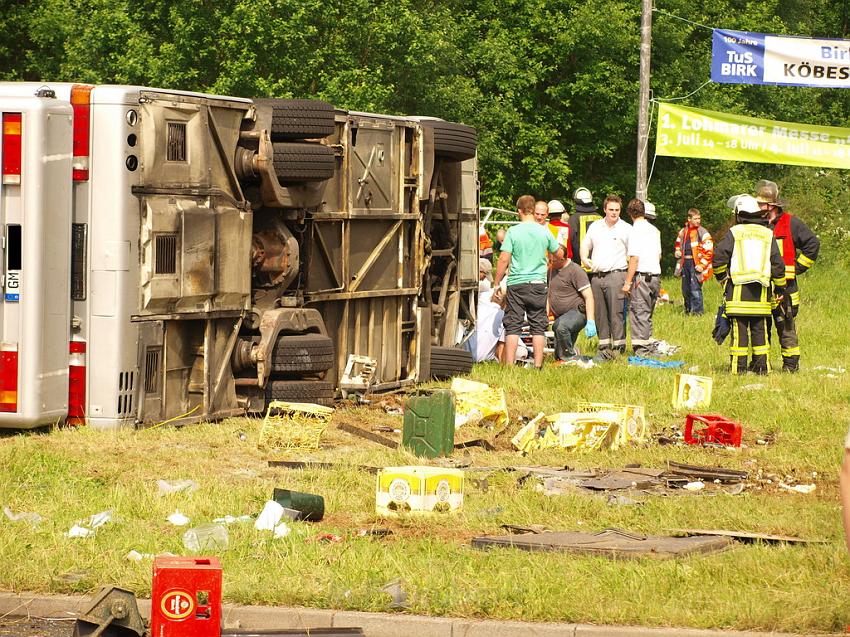 Schwerer Unfall mit Reisebus Lohmar Donrather Dreieck P089.JPG